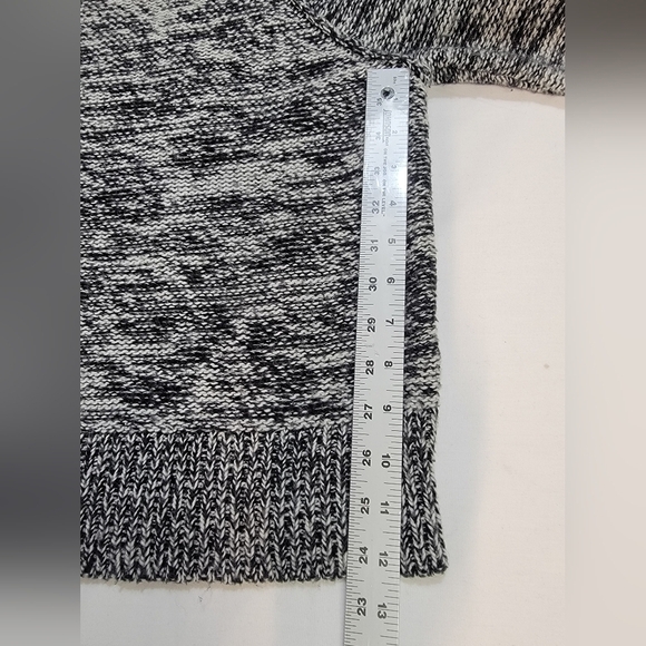 AMERICAN EAGLE WOMAN'S SIZE LARGE Long Sleeve Marled Knit Scooped Knit Sweater - Picture 6 of 9